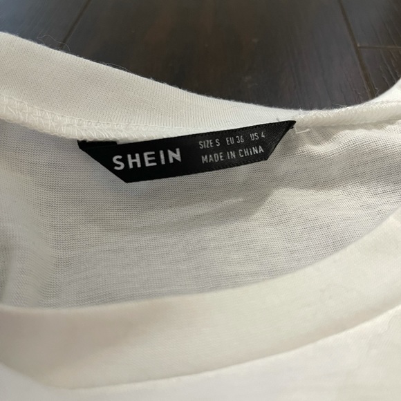 Cute white tee - Picture 2 of 2